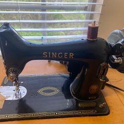 Singer Sewing Machine 
