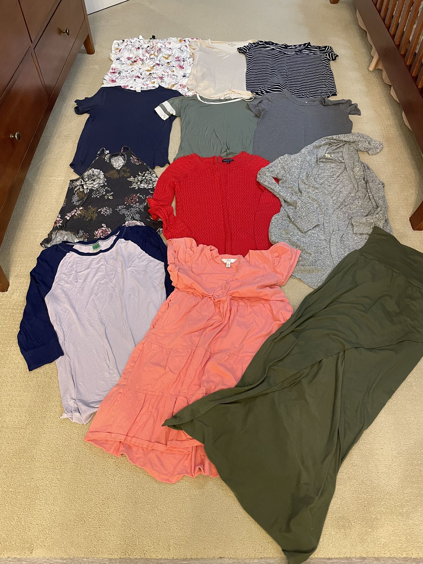 Juniors/women’s Size Small Clothing Bundle