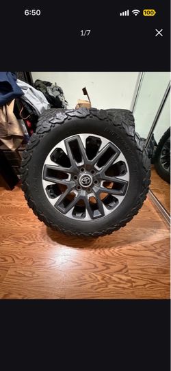 Oem Toyota tundra wheels 20" 6x139.7 6x5.5 on 33s