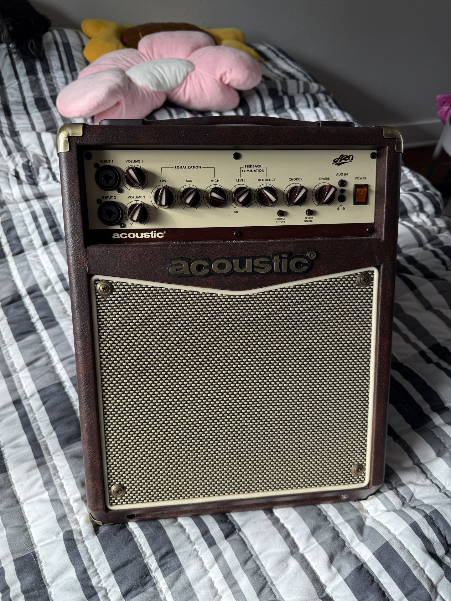 Acoustic Guitar Amp: Acoustic A15V 15W 1x6.5 Acoustic Combo Amp