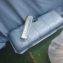 63 impala gas tank nearly new with new sending unit for impala 63 64