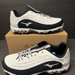 Mizuno Softball or Baseball 9 Spike Swift 8 Women’s size 11 or Men’s size 9.5 cleats baseball