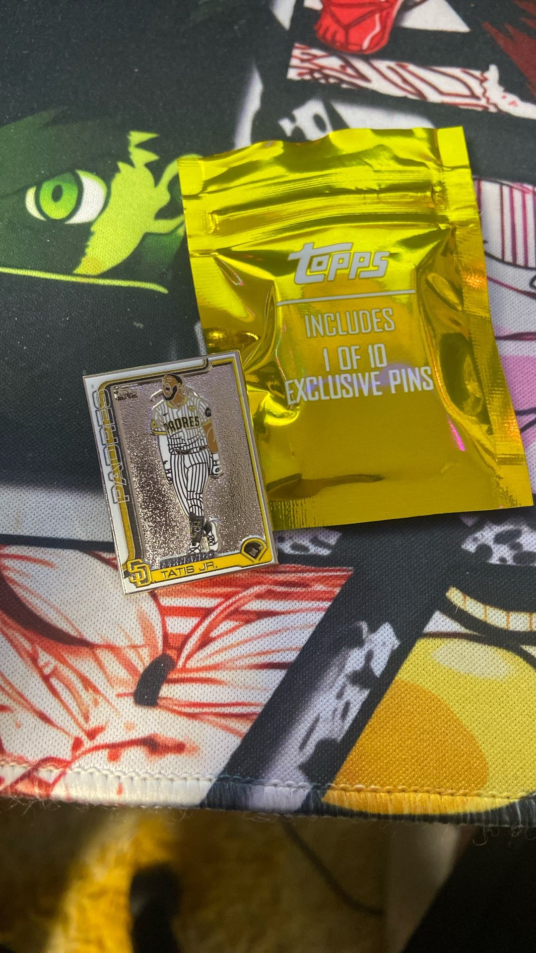 TOPPS 1 OF 10 EXCLUSIVE PINS (TATIS JR)