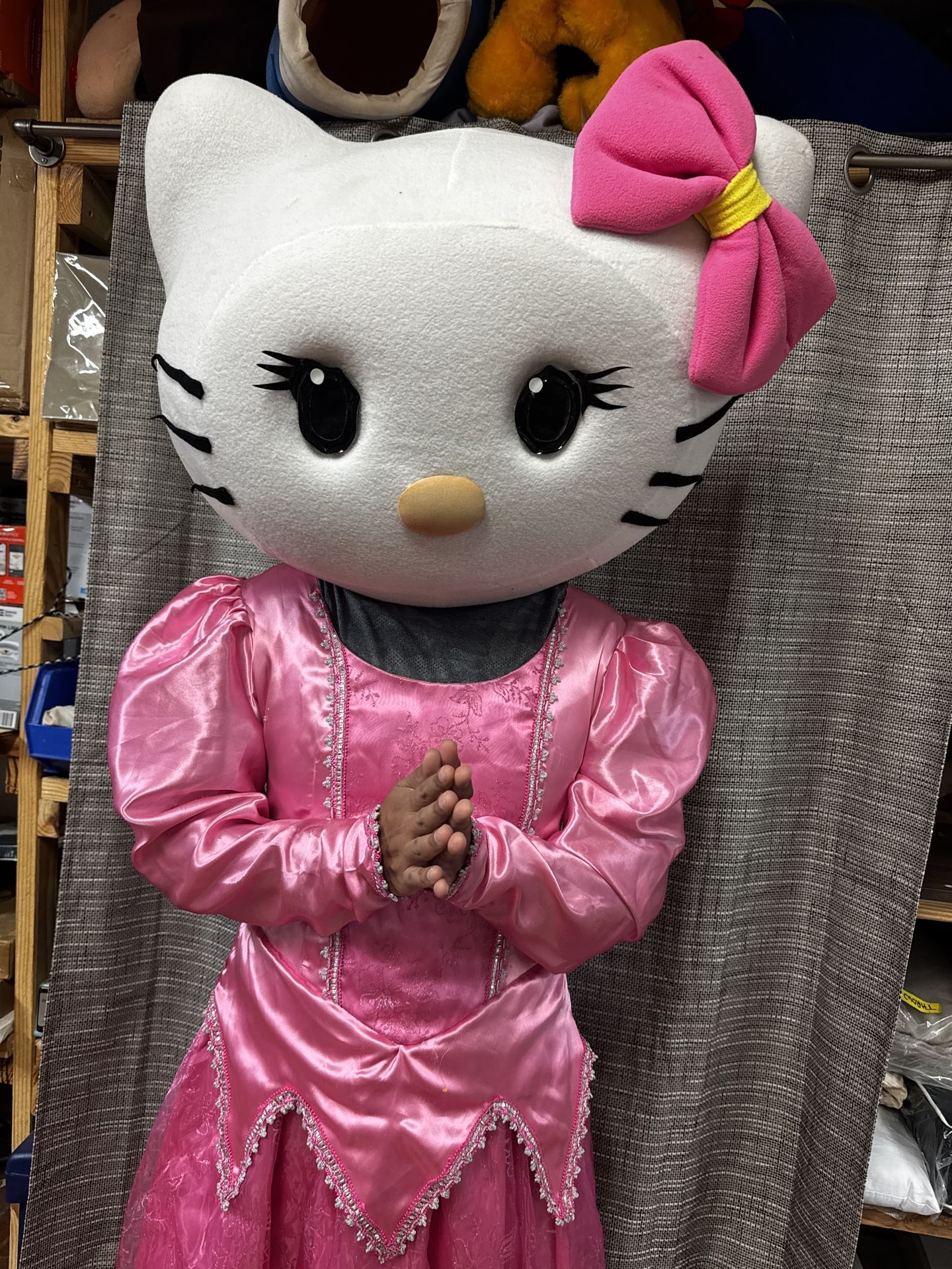 π USED HELLO KITTY MASCOT COSTUME (PINK DRESS) β ADULT SIZE π π± Character: Hello Kitty (Purple Dress Edition) π¦ Condition: Used β what you see