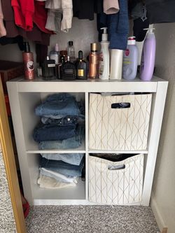 White 4 cube shelf