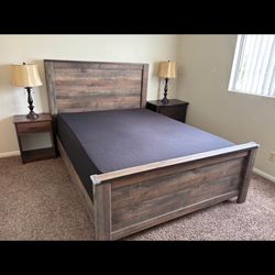 Queen Size Bed No Mattress Excellent Condition Ashley'S Furniture, Beautiful