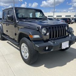 2020 Jeep Gladiator Sport 4x4 27k We Finance 