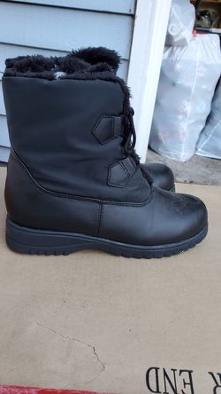 Barely used snowboots, size 7