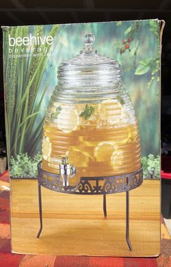 Beehive baverage dispenser