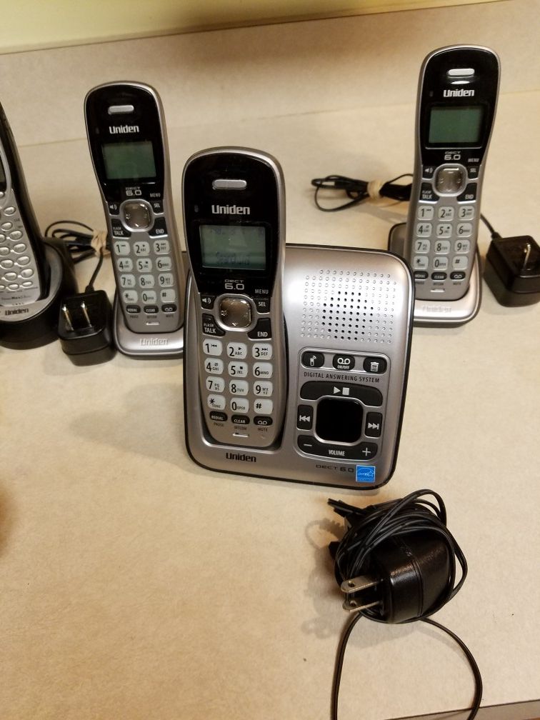 Uniden PowerMax 5.8 GHz digital answering system with 2 handsets