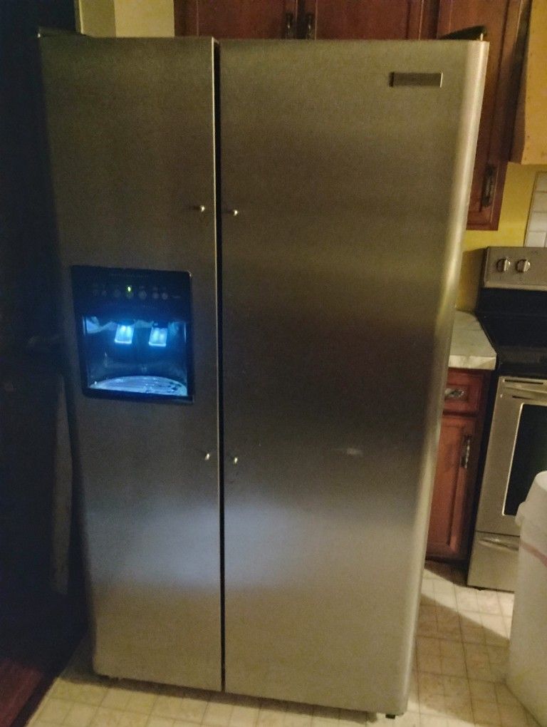 Fridigare Fridge 