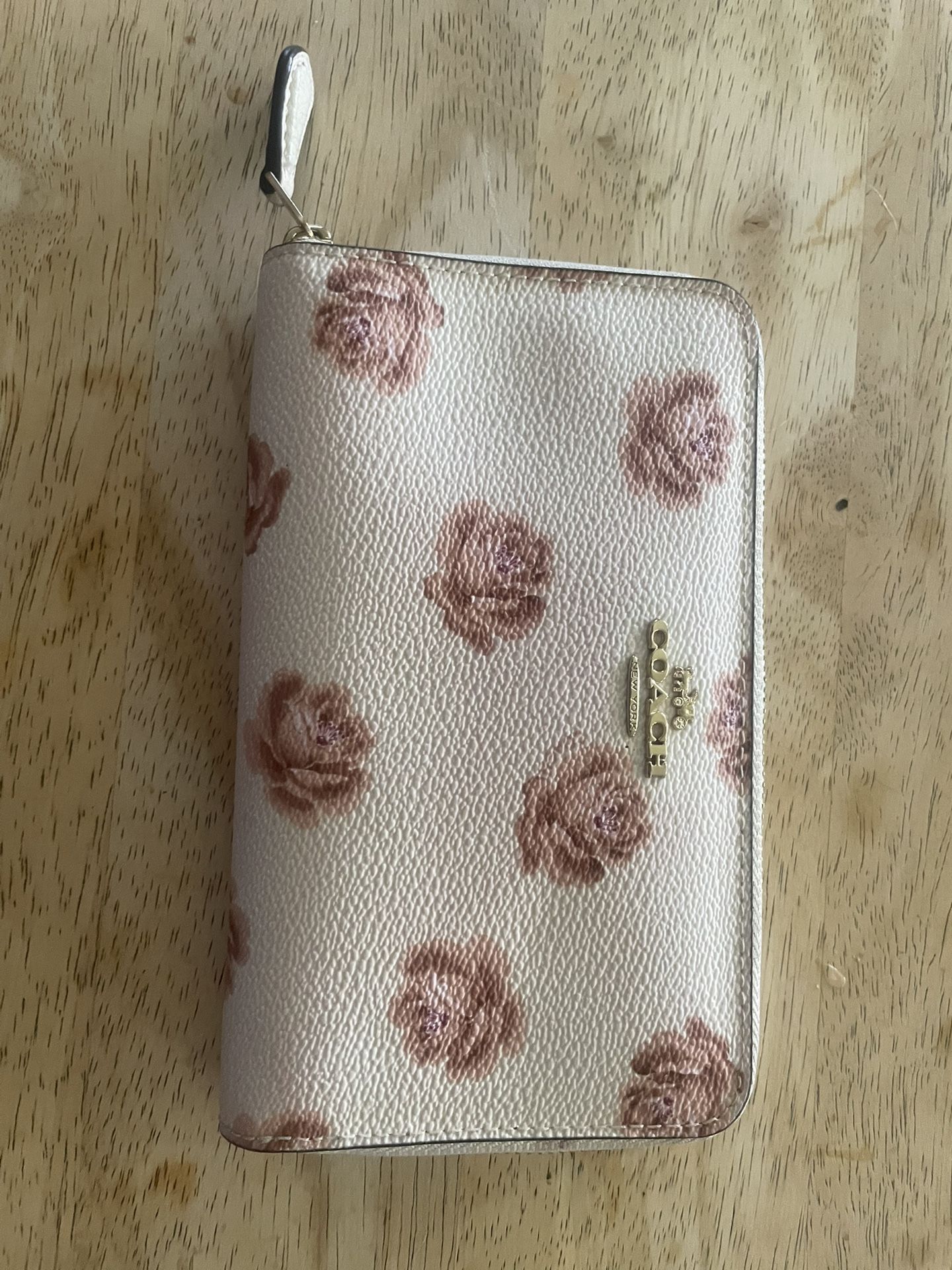 Coach Wallet In Great Condition No Wearing Or Damage Inside Or Out