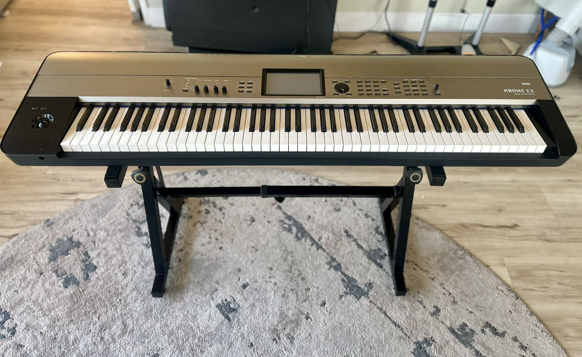Korg Krome EX 88 Keyboard Workstation + Heavy Duty Stand – Excellent Condition