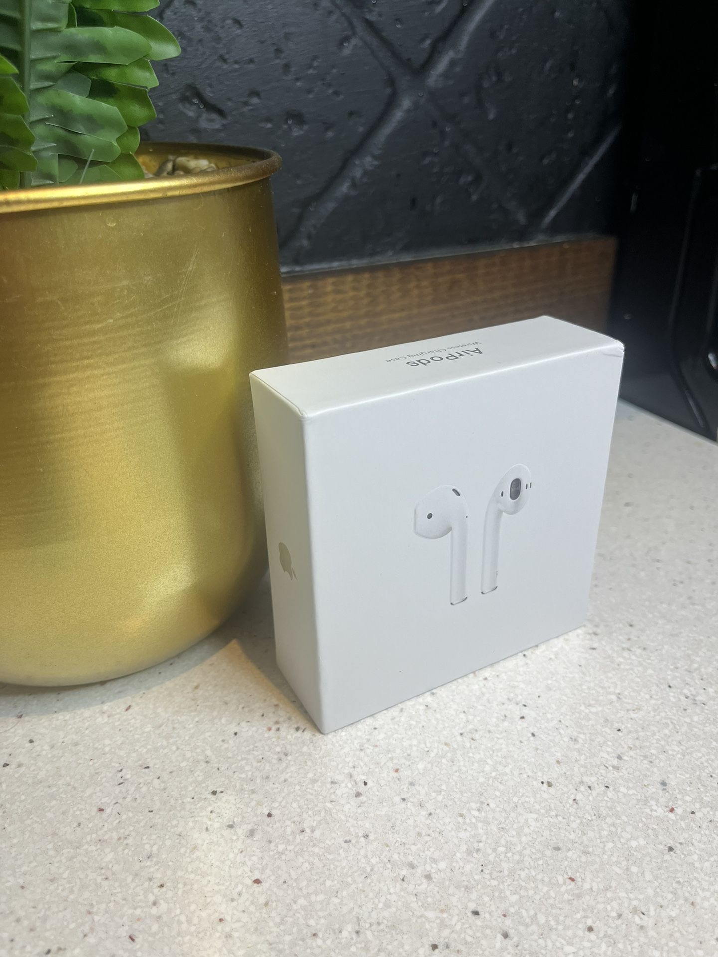 AirPods 2nd Gen With Wireless Charging Case