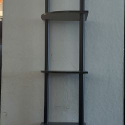 Corner shelf