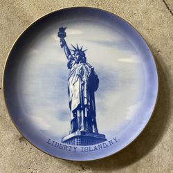 Vintage Statue of Liberty decorative plate