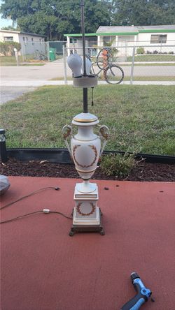Vintage White and Gold Urn Table Lamp