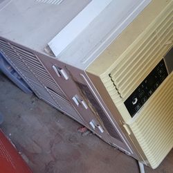Window AC 12000 BU 550SQFT