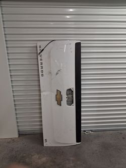 2009 Chevy Silverado Tailgate White