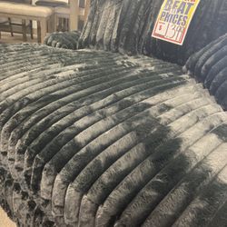 Black Fur Coat Sofa🖤🖤