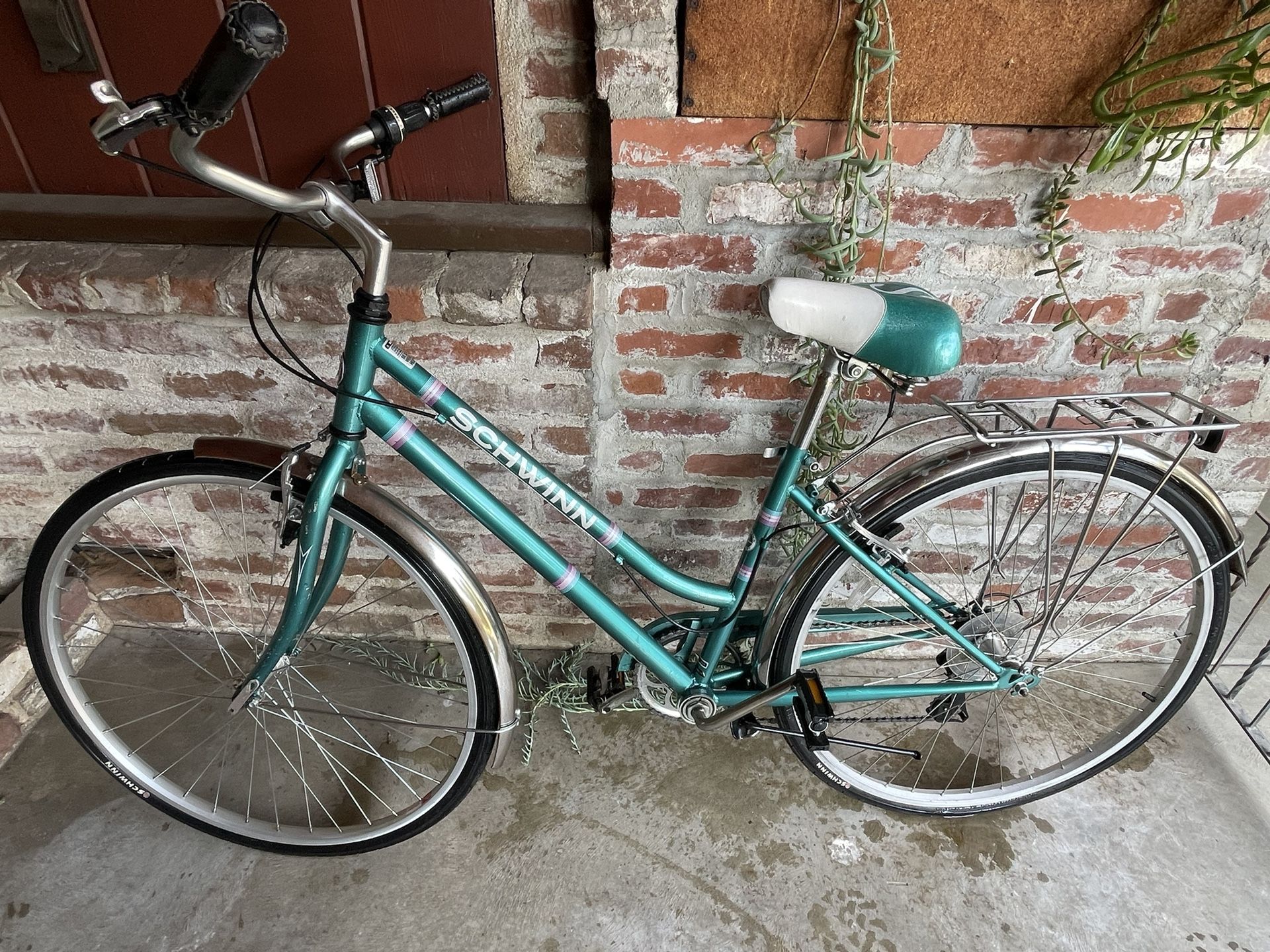 Schwinn Adult Bike 