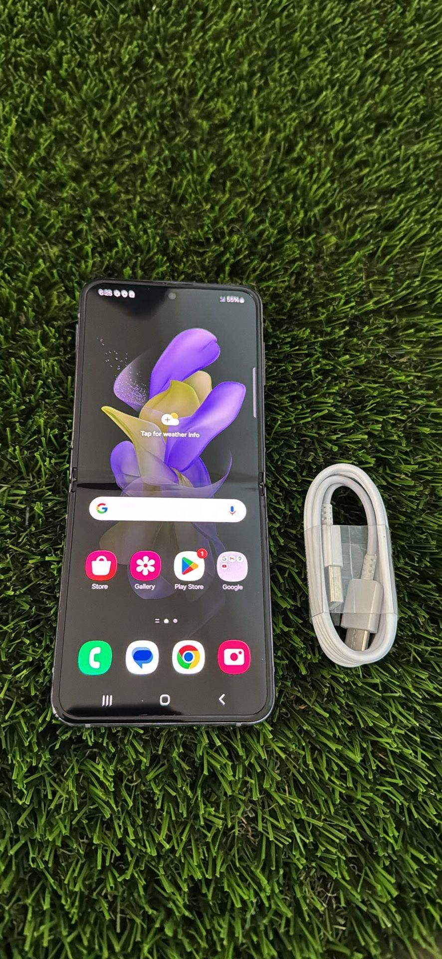Samsung Z Flip4 5g. Like New And Unlocked!