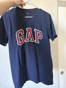 navy blue gap tshirt