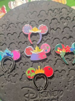 Disney pins