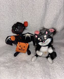2 Annalee Halloween dolls decorations with masks One has a stain. $12 takes both