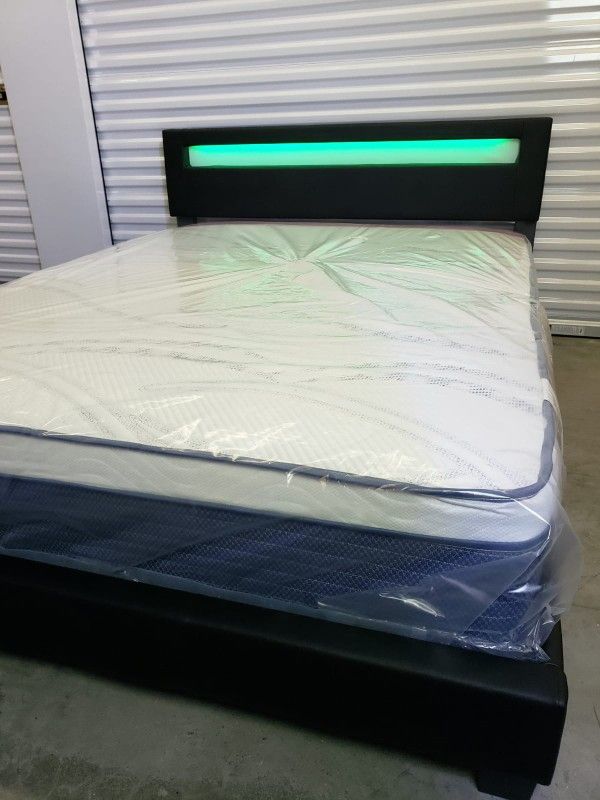 NEW QUEEN PILLOW TOP MATTRESS and BOX SPRING. Bed frame not included 👍