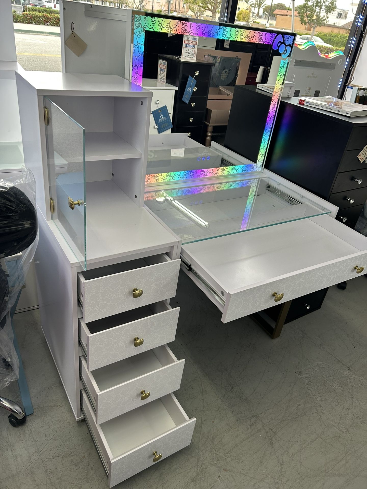 Hello Kitty Diet Vanity Desk With All Over Mirror Set