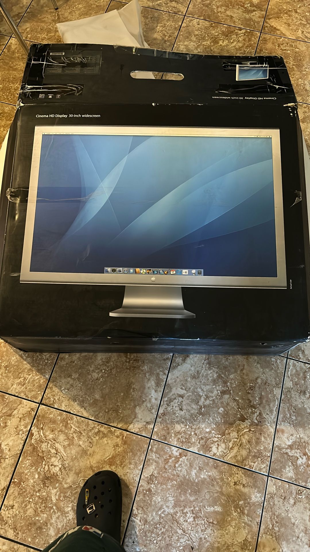 cinema hd display 30 inch widescreen apple