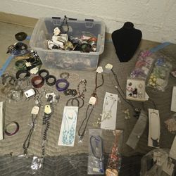 Lot Of Fashion Jelwery ' Ornaments 