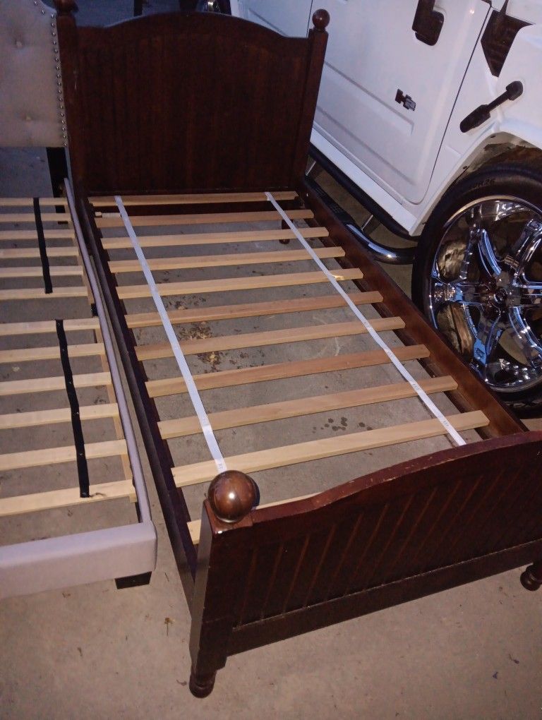 Twin Bed No Matteess
