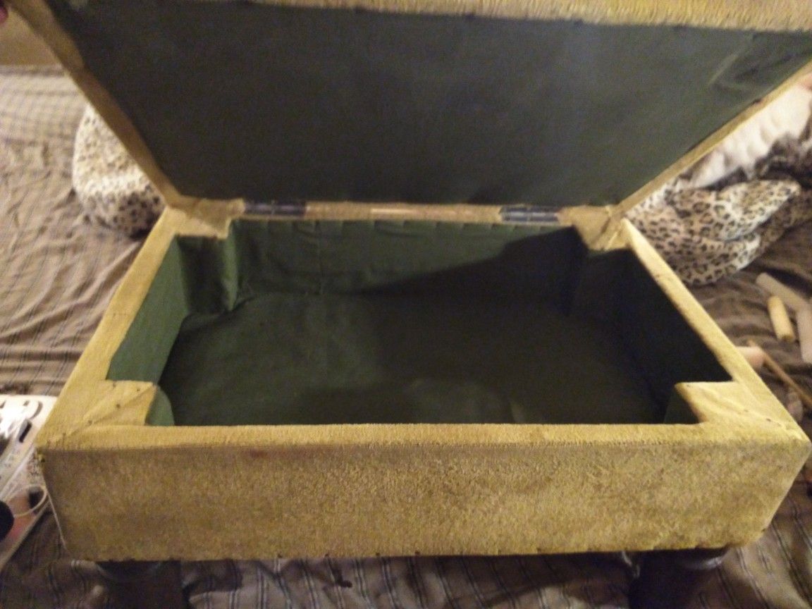 Antique Opening Of Footstool In Excellent Condition For His Age From The 1960s Long Lines That Are Only $50 Price Just Reduced $25 Only