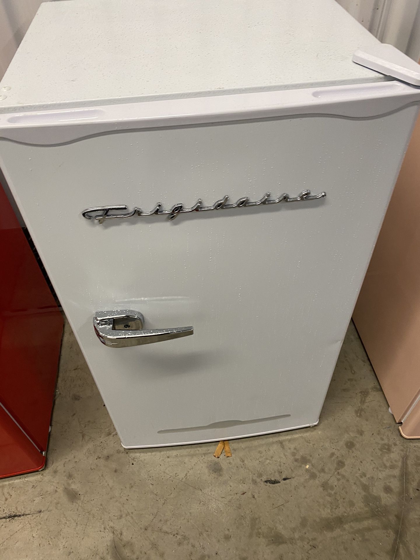 Frigidaire retro mini refrigerator brand new white