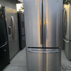 General Electric beautiful stainless steel refrigerator looks like new French door everything works perfectly first come first served 