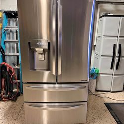 LG French door fridge ( Quick delivery access CA )