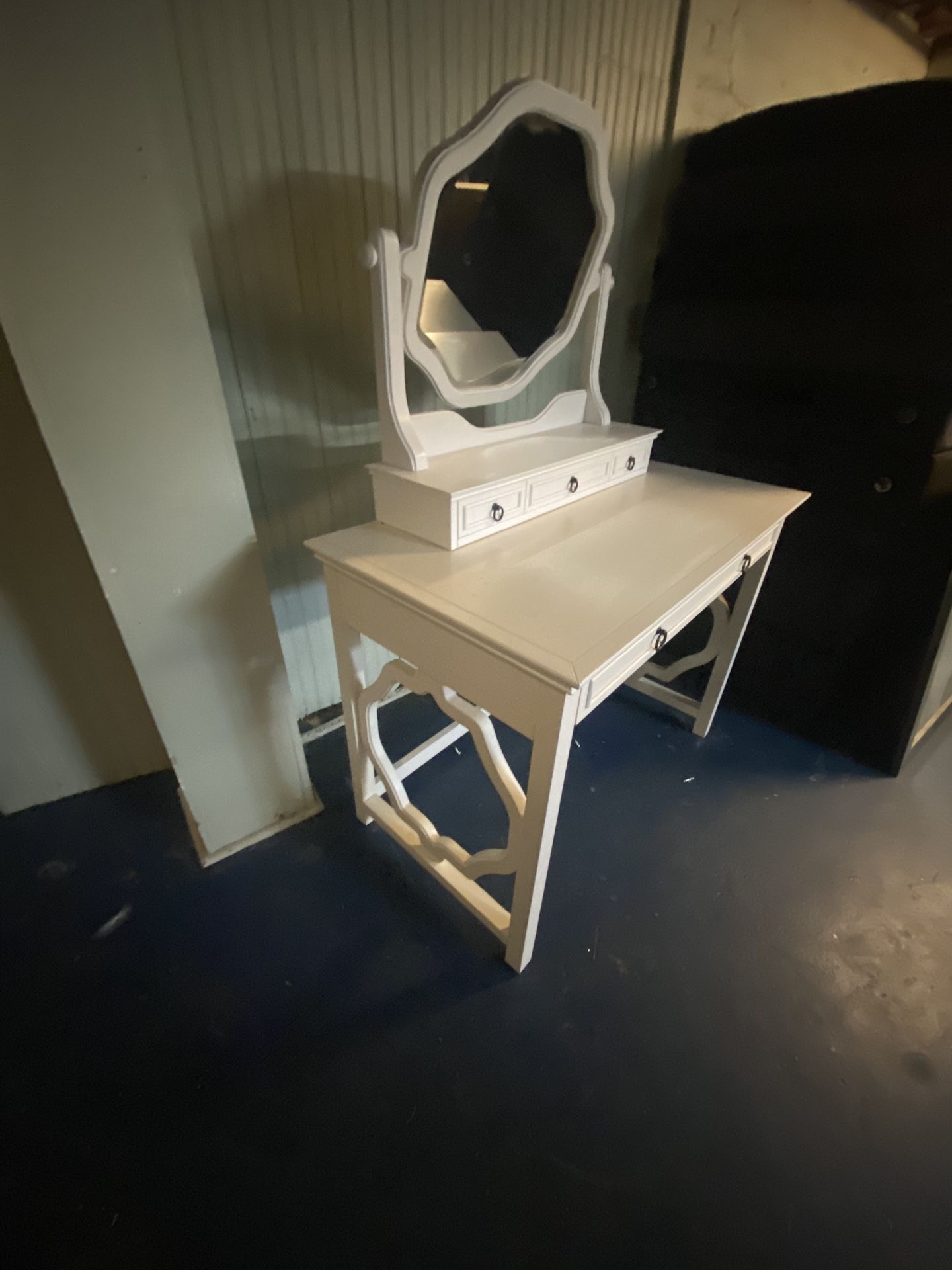 Pottery Barn Tern - Elsie Vanity Desk Hutch