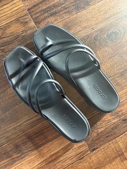 Crocs Miami Toe Loop Sandals