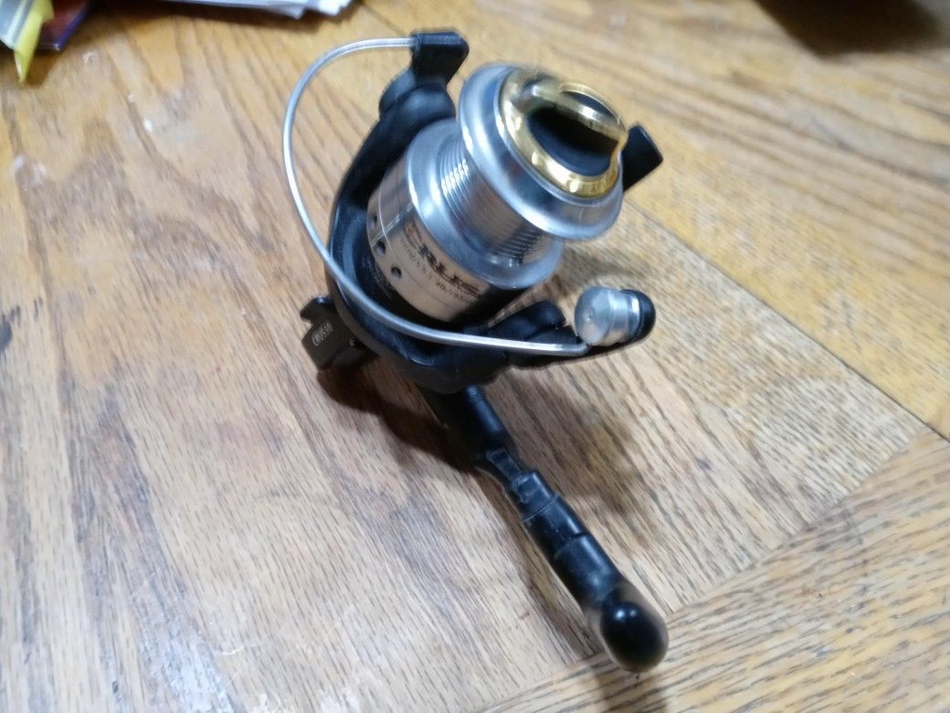 Fishing reels