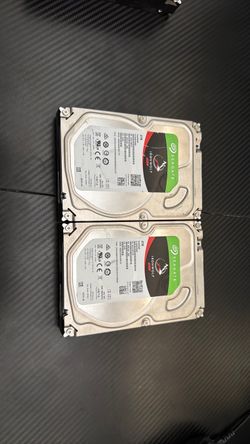 2x 4TB Seagate IronWolf 3.5” SATA NAS drives