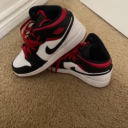 Nike dunks Size 6Y
