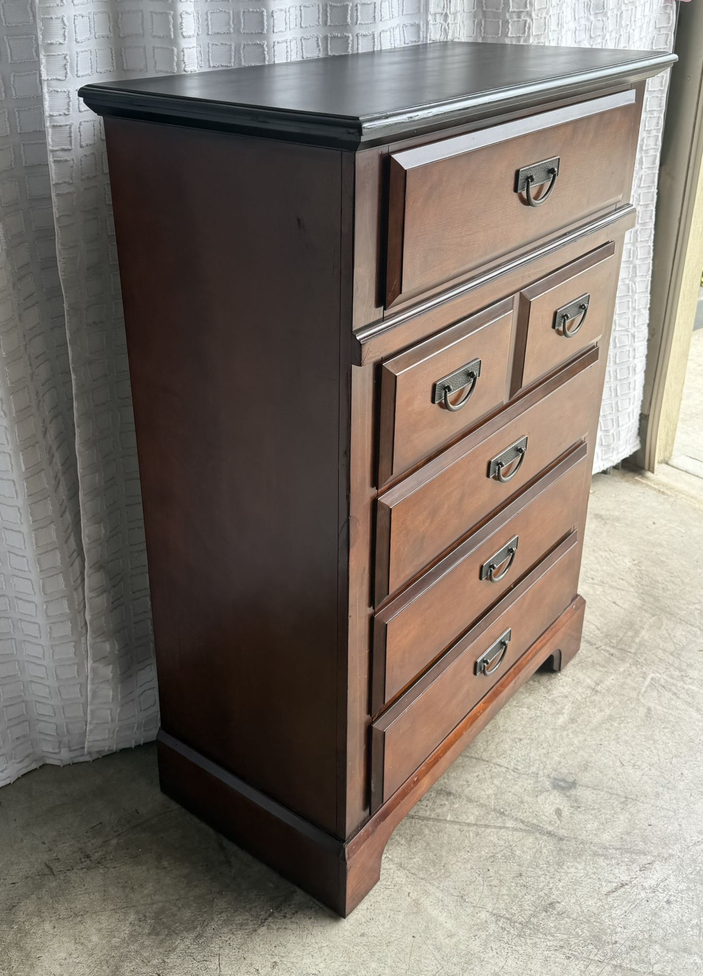 5- Drawer Chest / Dresser !!! 18” D 36”W 50” H