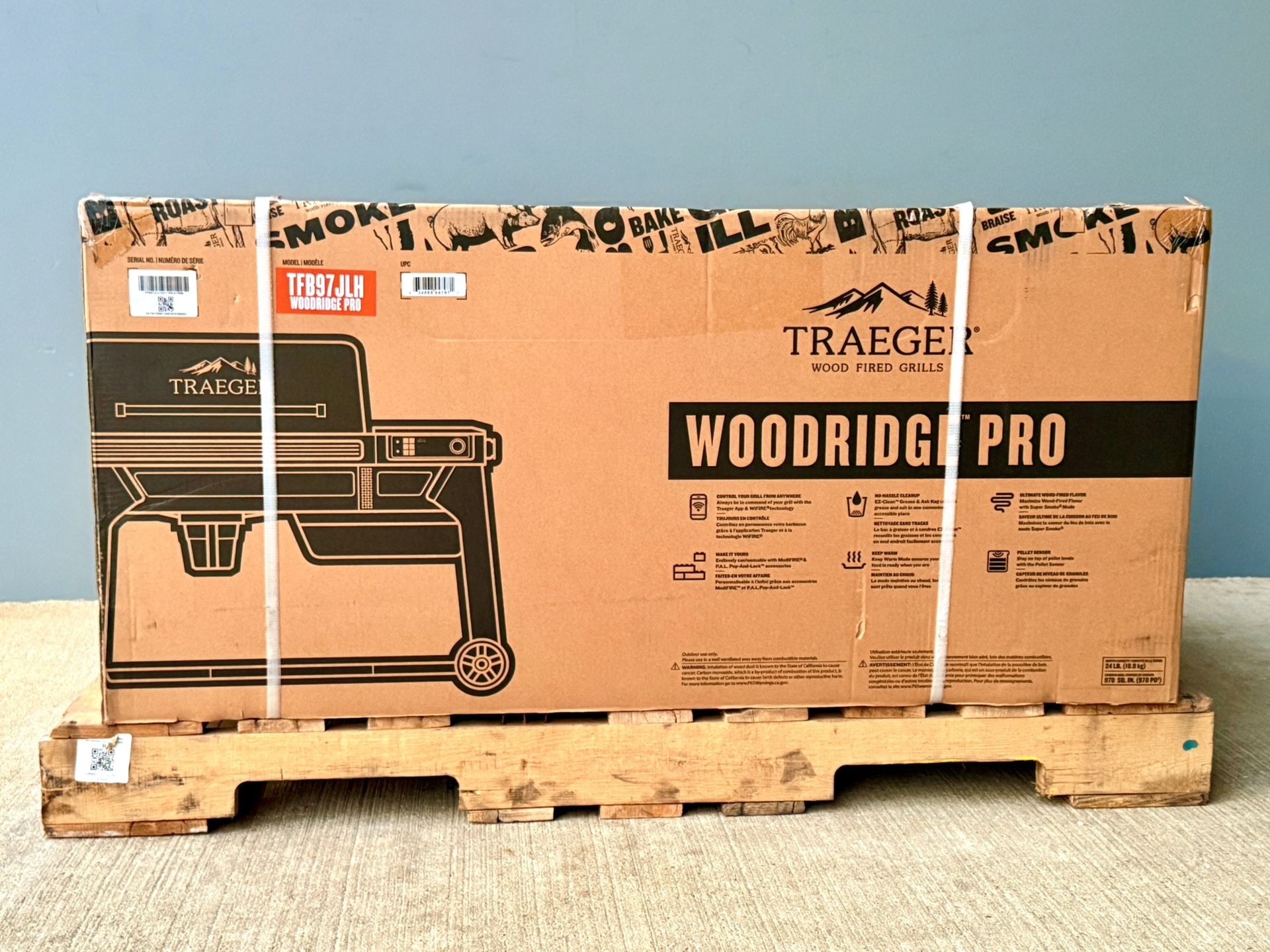 Brand new in box Traeger Woodridge Pro Wifi Pellet Grill and Smoker in Black