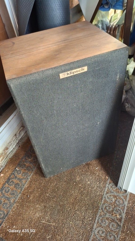 Klipsch KG2 Speaker. (only One Box)