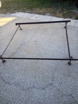 Queen Metal Bedframe 
