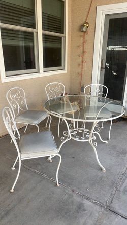 Outdoor table and chairs