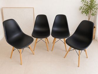 🔥MOVING SALE – Set of 4 Mid-Century Modern Dining Chairs 🖤