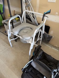 Bedside Commode Chair / Raised Toilet Seat with Arms